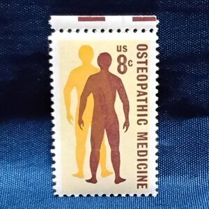 Uncirculated USA 1972 Osteopathic Medecine  8 Cent Stamp!!
